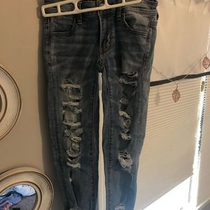 AMERICAN EAGLE RIPPED JEANS